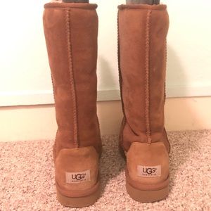 BRAND NEW Women’s Classic Chestnut Tall Uggs!😍
